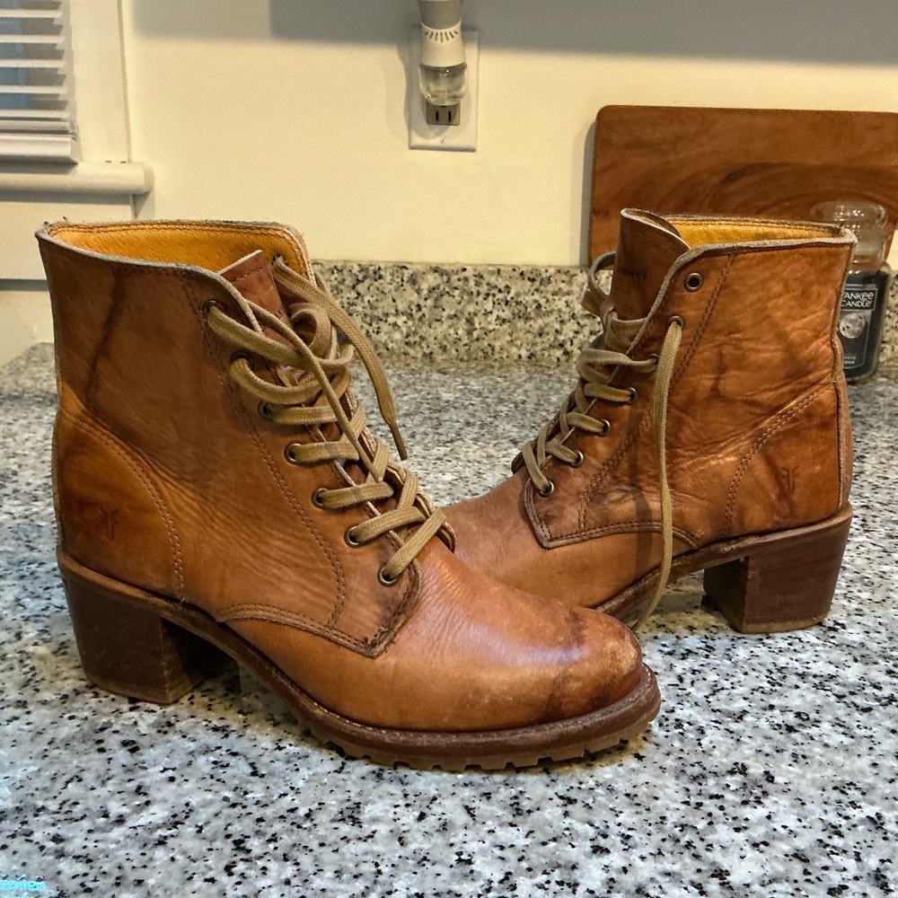 Frye Sabrina Lace Up Boots